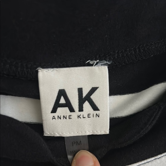 Anne Klein Black and White Top - Picture 2 of 7